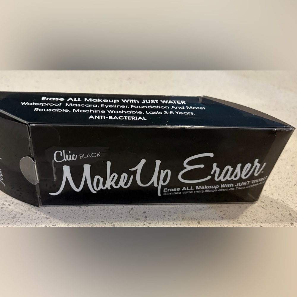Chic Black Makeup Eraser